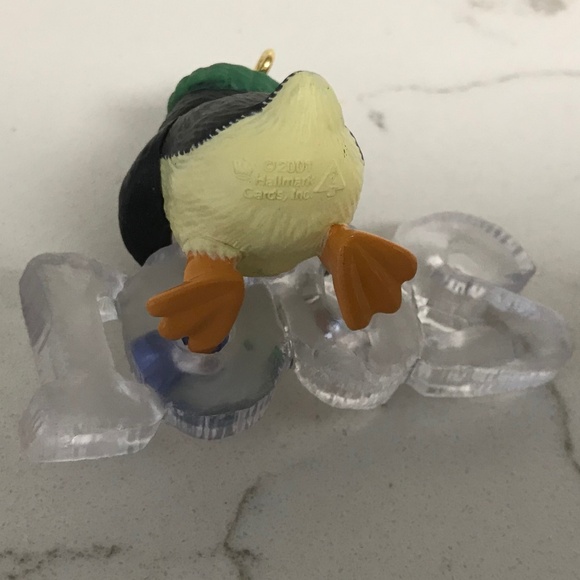 Vintage Hallmark Collectible Cool Decade 2001 Penguin Christmas Ornament - Picture 4 of 9